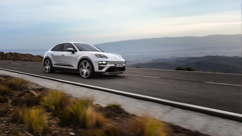 porsche_macan_turbo_2024-032x-jpg