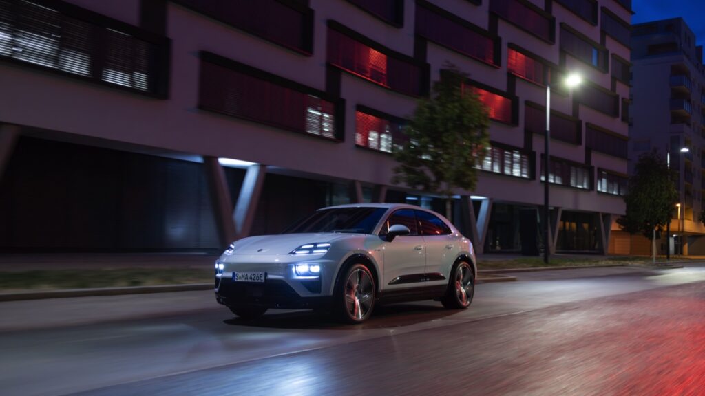 porsche_macan_turbo_2024-102x-jpg