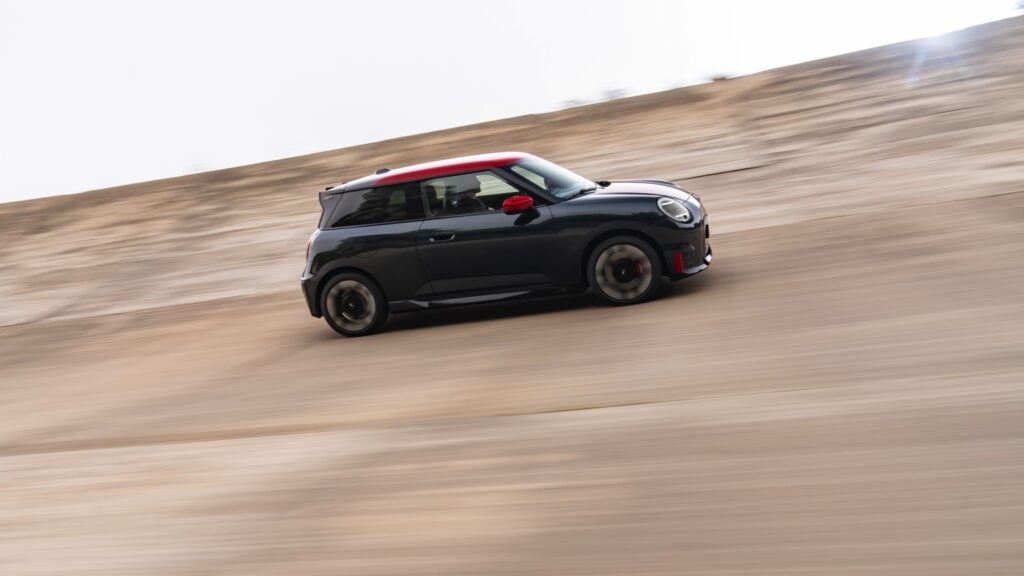 mini_cooper_electric_jcw_2024-062x-jpg