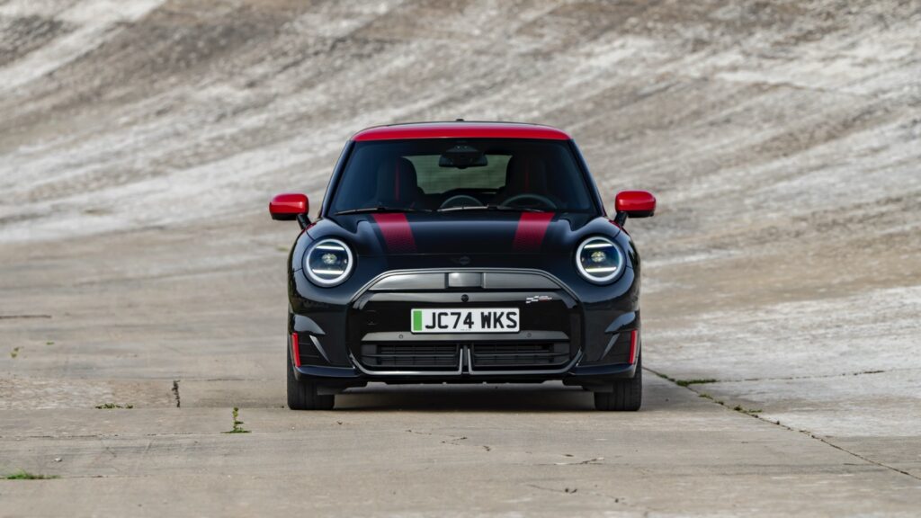 mini_cooper_electric_jcw_2024-102x-jpg