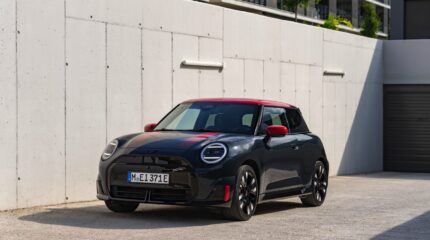 mini_cooper_electric_jcw_2024-172x-jpg