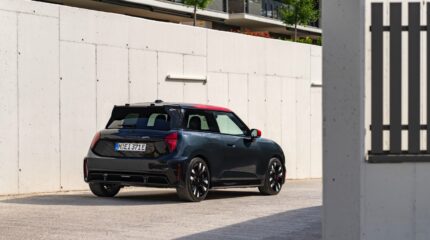 mini_cooper_electric_jcw_2024-182x-jpg