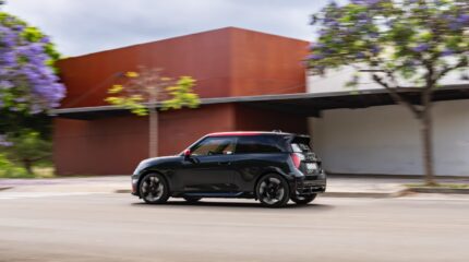 mini_cooper_electric_jcw_2024-202x-jpg